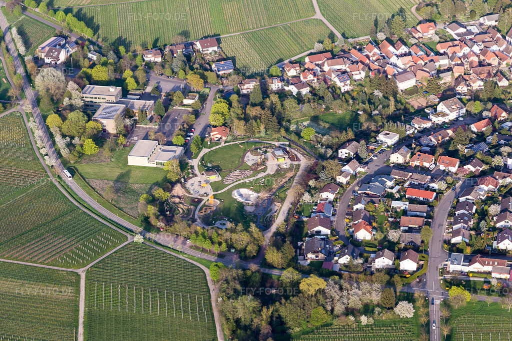 Luftbild: Alla hopp Spielplatz in Ilbesheim bei Landau im Bundesland Rheinland-Pfalz in Deutschland. Foto: IMG_106566.jpg vom 17.04.2018 durch Werner Riehm/FLY-FOTO.de