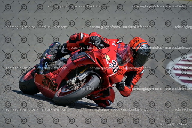 26BT02-1517 | markuskiefer.com - Realisiert mit Pictrs.com
