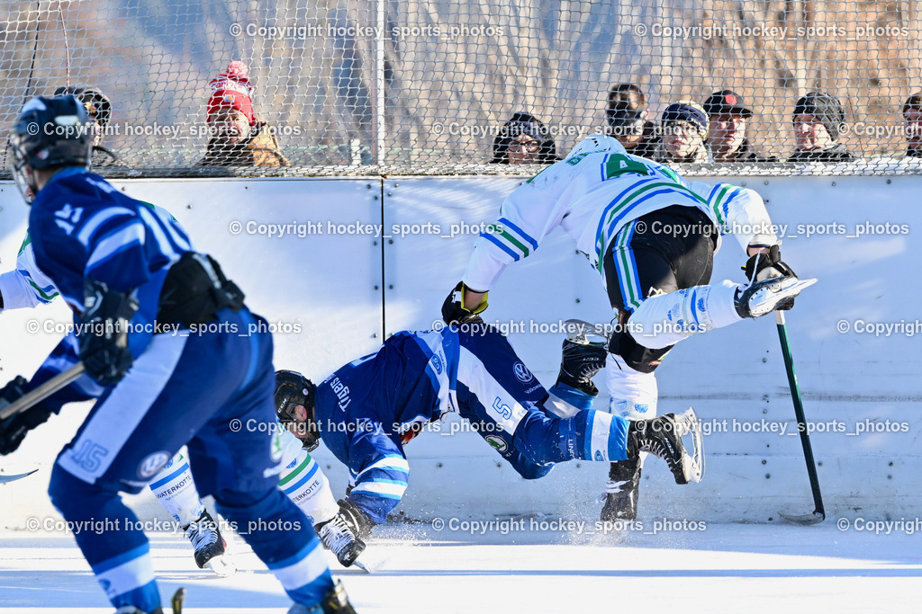 EC Tigers Paternion vs. EC FELD AM SEE/DSG LEDENITZEN | Flugeinlage, #5 Rauter Marcel EC Tigers Paternion, #44 Genshofer Marco EC FELD AM SEE Ledenitzen, EC Tigers Paternion vs. EC FELD AM SEE/DSG LEDENITZEN, EC Tigers Paternion vs. EC FELD AM SEE/DSG LEDENITZEN am 04.01.2026 in Paternion (Eislaufplatz Paternion), Austria, (Photo by Bernd Stefan)