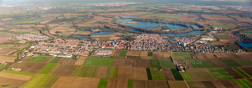 Luftbild: Stadtansicht vom Innenstadtbereich im Ortsteil Roxheim im Ortsteil Bobenheim in Bobenheim-Roxheim im Bundesland Rheinland-Pfalz in Deutschland. Foto: IMG_074852-Bearbeitet.jpg vom 18.10.2014 durch Werner Riehm/FLY-FOTO.deAuflösung des Originals: 10016 x 3489 px