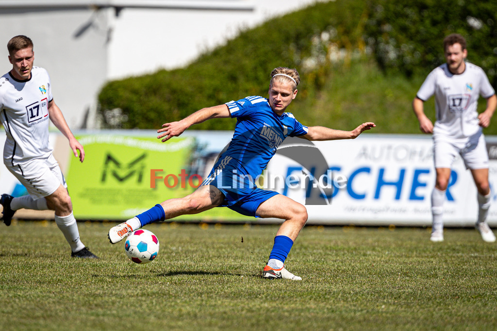 SG Hungerbach vs SV Eurasburg-Beuerberg | Meisterrunde Kreisklasse Gruppe C, SG Hungerbach vs SV Eurasburg-Beuerberg, 20240427,
Bela BURGER (SVEB 21) in Aktion,
2024-04-27 in Oberhasuen (Sportplatz Oberhasuen)
21 Bela BURGER (SVEB 21)
Copyright: WolfgangxLindner www.foto-lindner.de