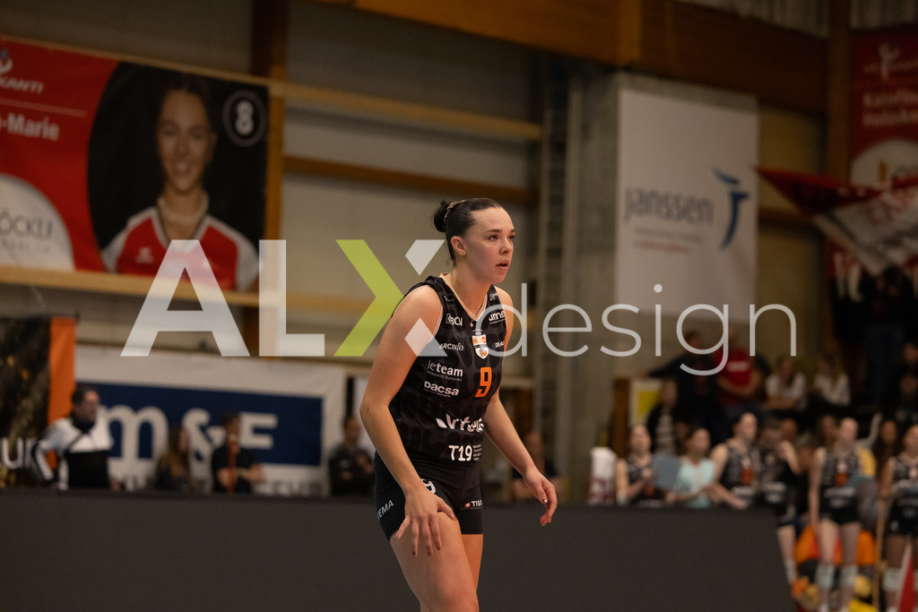 Volleyball I Frauen I Saison 2025-2026 I Volleyball NLA | Women I  Playoffs Finals 2/5 I  VC Kanti Schaffhausen - viteos NUC I  10.04.2026 | 9 Maia Dvoracek (USA) (Viteos NUC) – Diagonal - Realisiert mit Pictrs.com