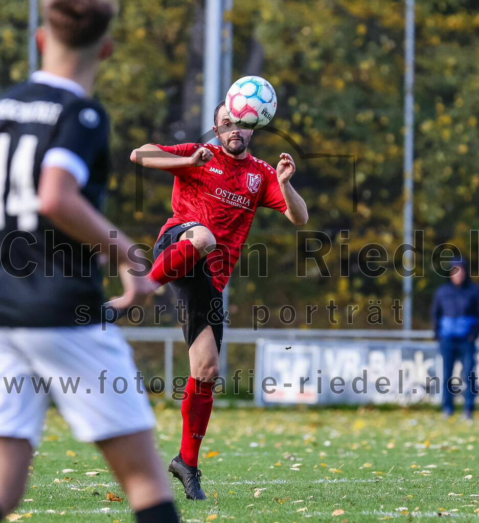 2023-11-05_059_FC_Herzogstadt_gegen_TuS_Oberding | Erding, Deutschland, 05.11.2023:
Fußball, Kreisklasse 2023 / 2024, 14. Spieltag, FC Herzogstadt gegen TuS Oberding, Endergebnis: 4:5

Bernd Lehmer (TuS Oberding, #2)

Foto: Christian Riedel / fotografie-riedel.net