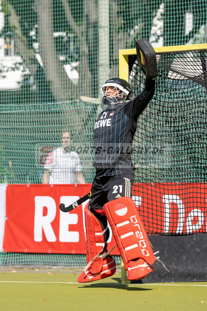 SFE_20220903_0001 | Vincent Vanach ( Torwart Rot-Weiss Köln #21 )  ; 1. Bundesliga Hockey Herren Rot-Weiss Köln - TSV Mannheim am 03.09.2022 in Köln (KTHC Stadion Rot-Weiss Köln Tennis and Hockey Club), Photo: Stephan Fehrmann 2022 (Sports-1Gallery)