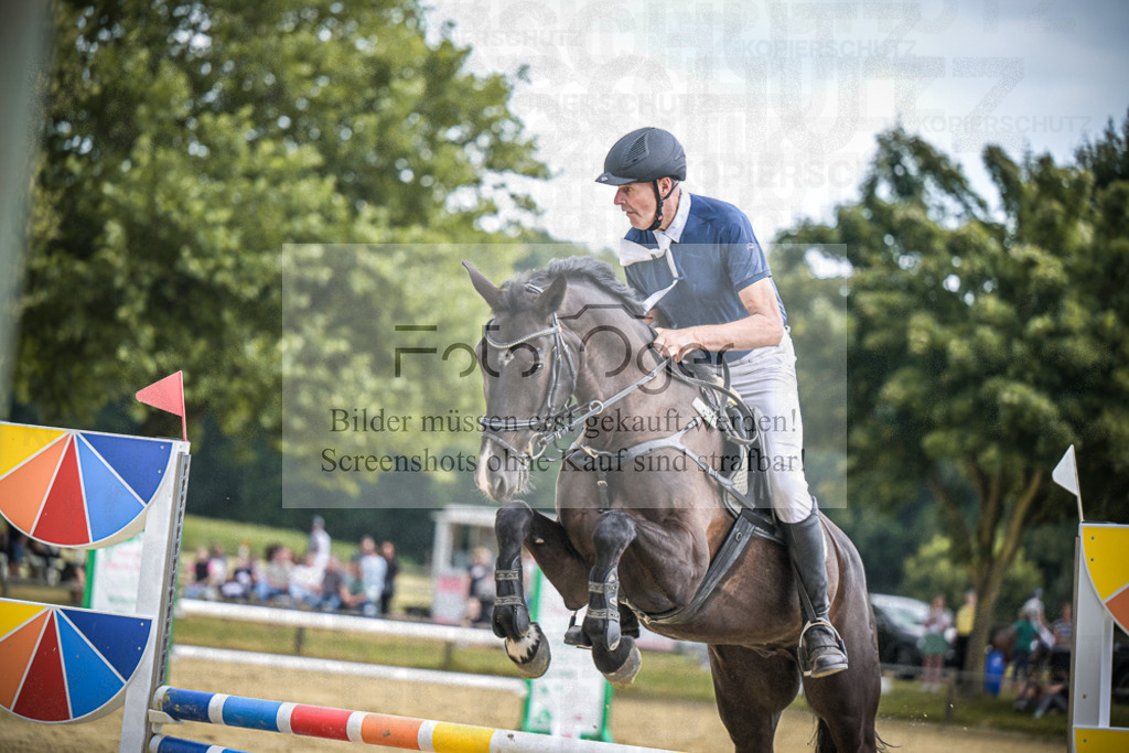 DOS_0890 | Entdecke hochwertige Reitturnierfotos von Foto Oger. Professionell, emotional und authentisch – jetzt Lieblingsmomente im Shop bestellen.Deutschlandweite Turnierfotografie. - Realisiert mit Pictrs.com