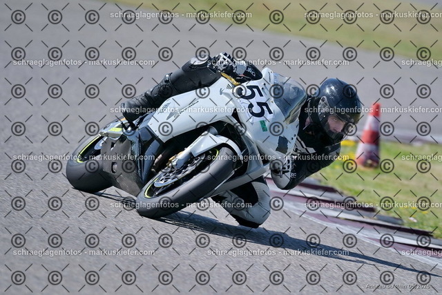 26BT02-0971 | markuskiefer.com - Realisiert mit Pictrs.com