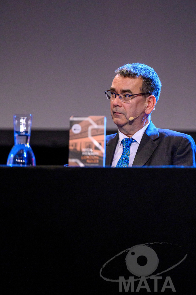 _DWA5355 | Mick Herron bei der lit.Cologne 2023 Veranstaltung 'Mick Herron erklärt die London Rules' im Ostermann-Saal. Köln, 08.03.2023 - Realisiert mit Pictrs.com