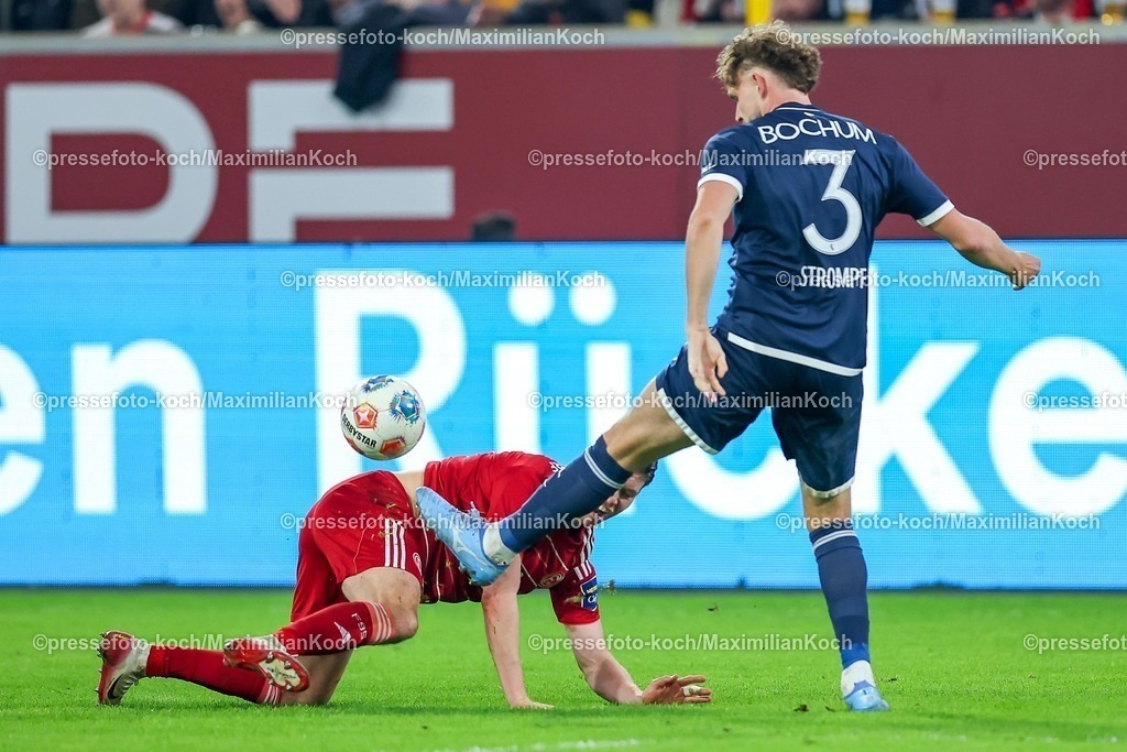 F9527022601070 | 27.02.2026, Fußball, Fortuna Düsseldorf - VfL Bochum, 2. Fußball Bundesliga, Merkur Spiel-Arena, Saison 2025 2026: Philipp Strompf&nbsp;(VfL Bochum #03) im Zweikampf gegen  Cedric Itten&nbsp;(Fortuna Düsseldorf #13)  DFB regulations prohibit any use of photographs as image sequences and or quasi-video.