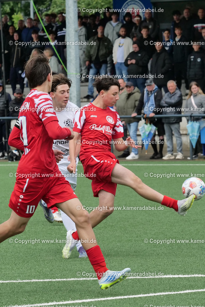 Fußball : C-Junioren : Aufstieg Regionalliga West : SUS 09 Dinslaken - Vfb 03 Hilden am 04.06.2026 in Dinslaken | Fußball : C-Junioren : Aufstieg Regionalliga West : SUS 09 Dinslaken (rotr Trikots)- Vfb 03 Hilden (weiße Trikots) am 04.06.2026 in Dinslaken - Realisiert mit Pictrs.com
