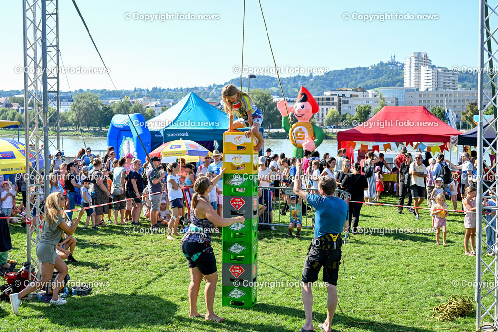 Kinderklangwolke Linz 2023_ 10.09.2023-12 | 10.09.2023, Donaulaende Linz, AUT, Kinderklangwolke 2023, im Bild Kinderklangwolke, Buehne, Zuschauer