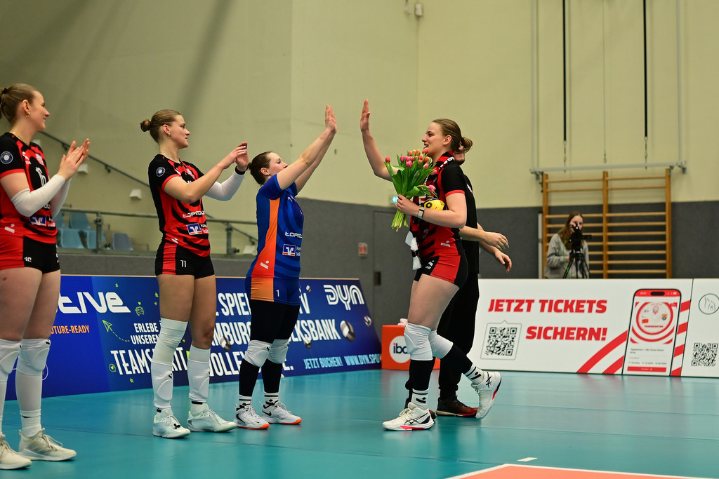 Volleyball I Frauen I Saison 2025-2026 I Bundesliga I Hauptrunde I ETV Hamburger Volksbank Volleys - Skurios Volleys Borken | Der Sportfotograf. - Realisiert mit Pictrs.com