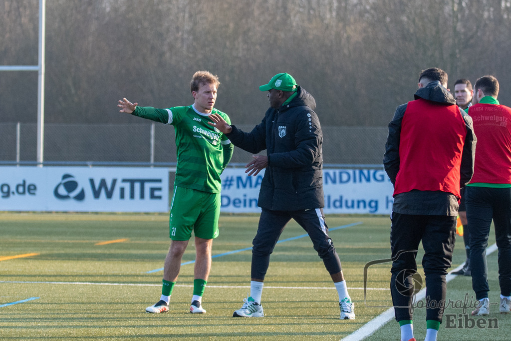 FC Rastede-Hansa Friesoythe | FC Rastede (blau)-Hansa Friesoythe (grün) am 09.02.2025 in Rastede (Sportanlage Kötterswegs), Photo: Philip Eiben 2025 - Realisiert mit Pictrs.com