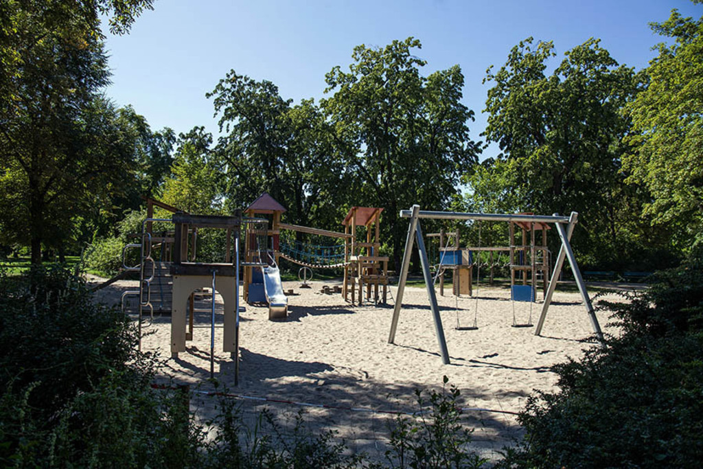Foto: Leipzig - Friedenspark | Das Team hinter BILDLEXIKON LEIPZIG bündelt historische wie aktuelle Informationen über die Stadt Leipzig in Text und Bild auf einer Plattform und stellt diese der interessierten Öffentlichkeit zur Verfügung.