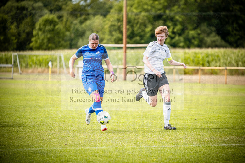 SG Bohmte/Ostercappeln/Schwagstorf - SV Harderberg - Frauen Bezirkpokal | Frauen Bezirkpokal · 1. Damen - 1. Damen · Sportplatz - Realisiert mit Pictrs.com