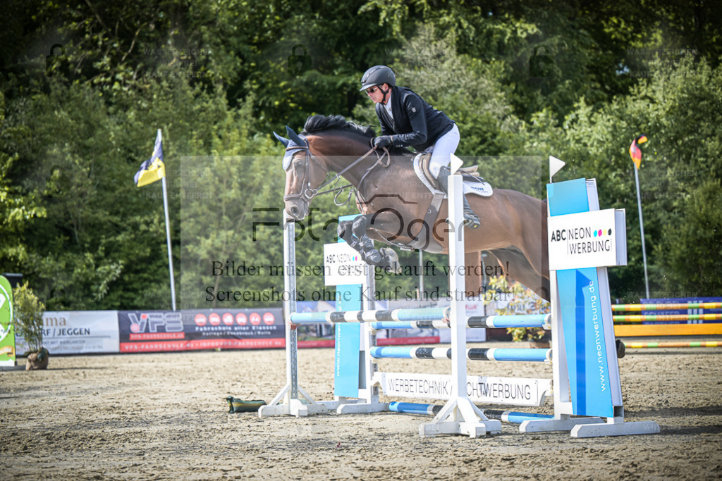 DOS_0023 | Entdecke hochwertige Reitturnierfotos von Foto Oger. Professionell, emotional und authentisch – jetzt Lieblingsmomente im Shop bestellen. - Realisiert mit Pictrs.com