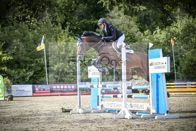 DOS_0023 | Entdecke hochwertige Reitturnierfotos von Foto Oger. Professionell, emotional und authentisch – jetzt Lieblingsmomente im Shop bestellen. - Realized with Pictrs.com