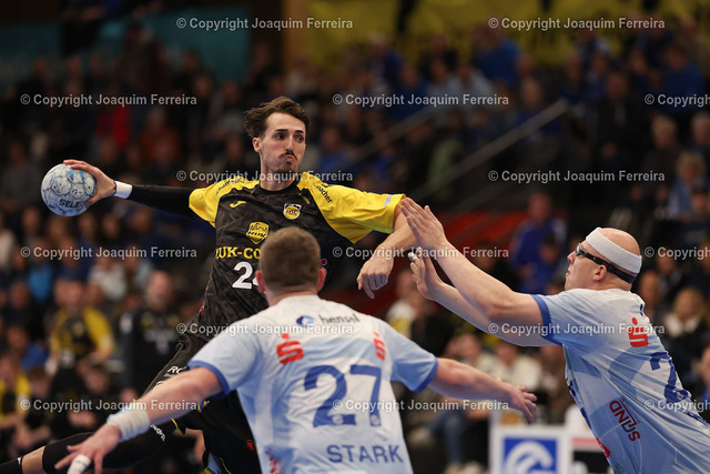 2025.03.26 xJFx TVG - COB_01228 Kopie | 2025.03.26 xJFx  Elsenfeld-Untermainhalle 2. Handball-Bundesliga 2024/25, TV Großwallstadt - HSC 2000 Coburg von links, Wurf von Mikael Helmersson (HSC 2000 Coburg) - Realisiert mit Pictrs.com