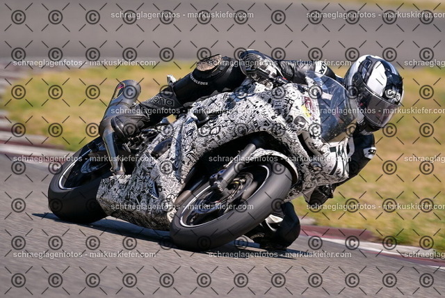 26bt05-1010 | markuskiefer.com - Realisiert mit Pictrs.com