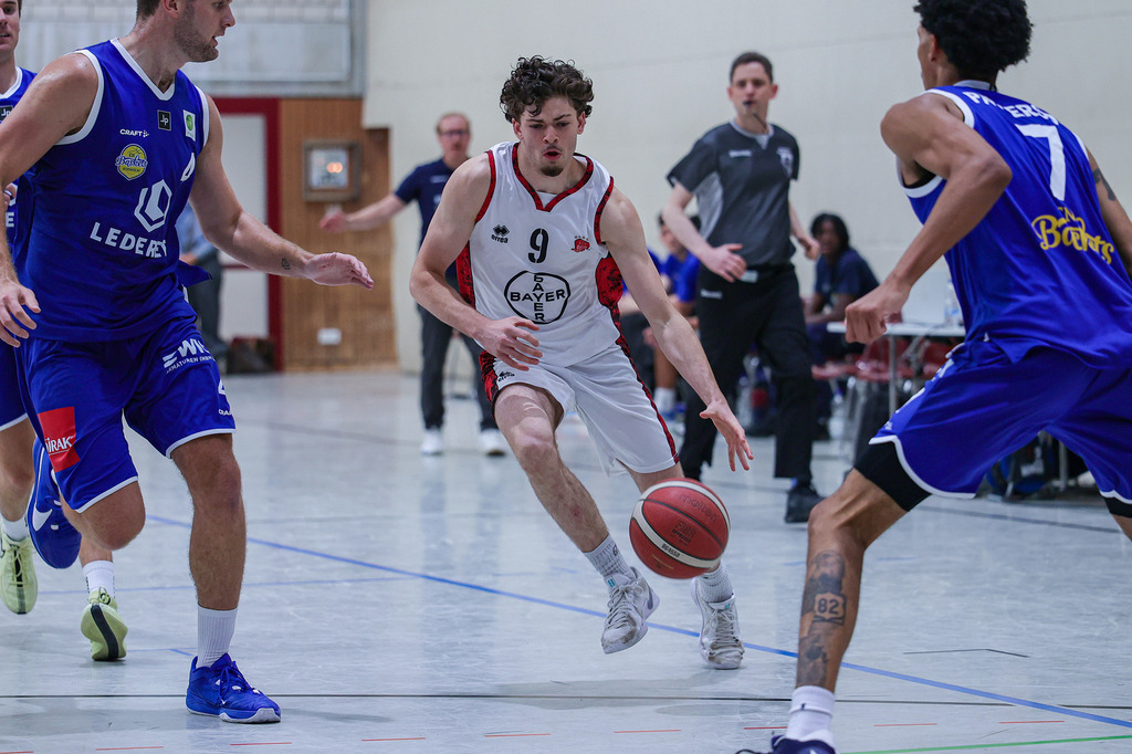 Regio Test BAYER GIANTS vs EN Baskets Schwelm-23 | Fotos von Basketballspielen aus dem Raum NRW fotografiert von Gero Mueller-Laschet und Daniel Schaefer - Realisiert mit Pictrs.com