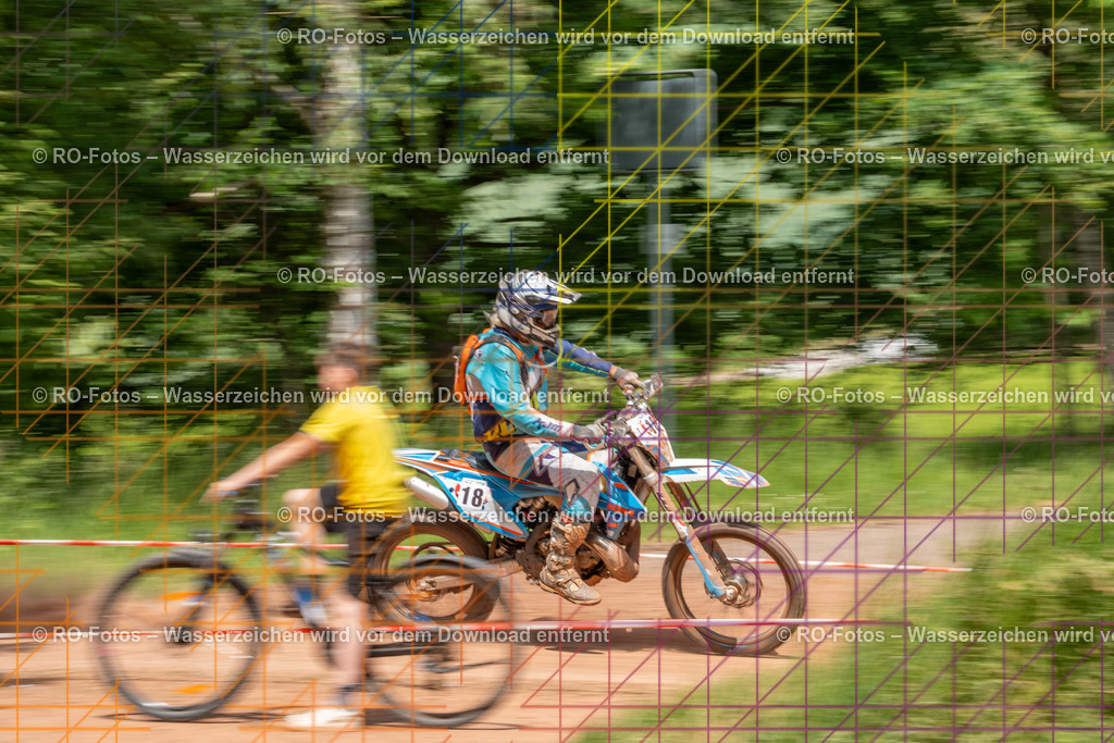 Wolfshausen 5 Lauf -595 | Sportfotografie von RO-Fotos: Motorsport, Motocross, Enduro, Laufveranstaltungen und Triathlon. Professionelle Fotos von Sportlern und Events. - Realisiert mit Pictrs.com