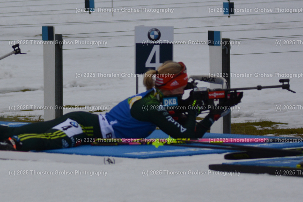 IBU WC Biathlon Oberhof 2018 | HILDEBRAND Franziska (GER) am Schiessstand; IBU WC Biathlon Oberhof 2018, 10 km Verfolgung der Frauen am 06.01.2018 in der DKB Ski Arena in Oberhof, (Deutschland) - Realisiert mit Pictrs.com