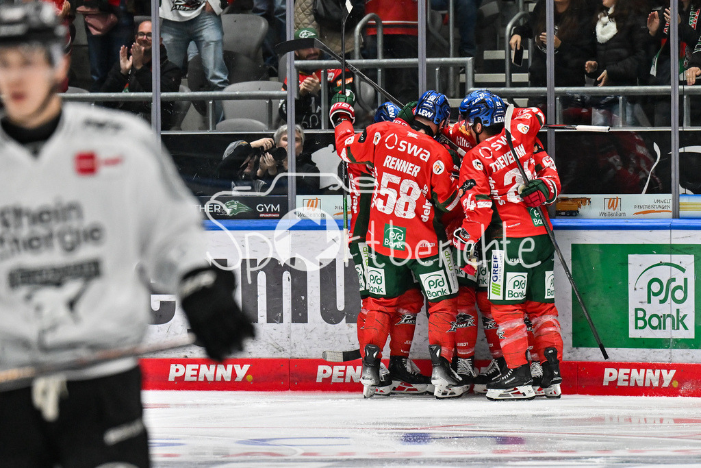 Augsburger Panther - Kölner Haie | Jubel der Panther nach dem Treffer zum 1-1 durch Anthony LOUIS (Augsburger Panther #18) / Tor / Torschuetze / Freude / Happy / DEL: Augsburger Panther - Kölner Haie; Curt Frenzel Stadion am 26.09.2025