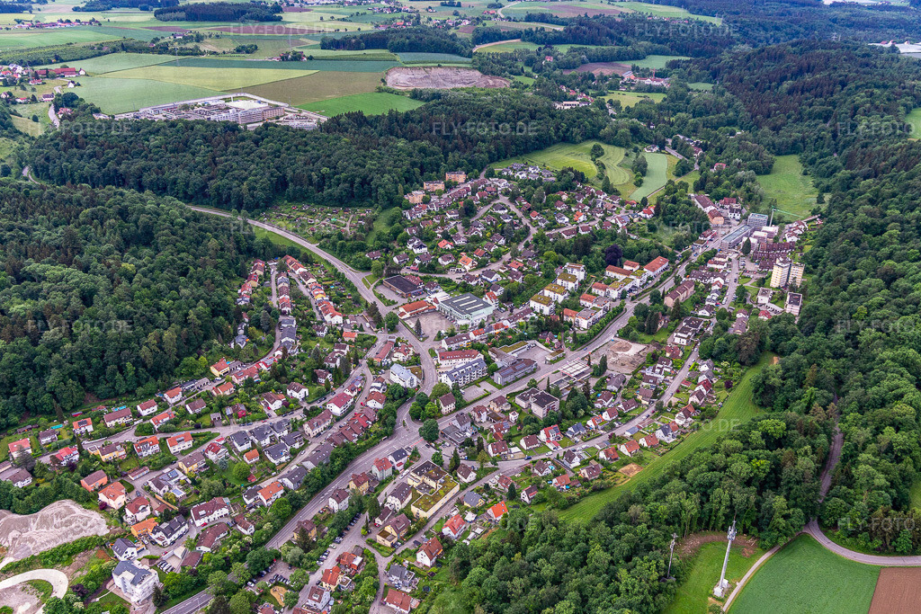Holbeinstraße und Justizvollzugsanstalt https://jva-ravensburg.justiz-bw.de | Luftbild: Holbeinstraße und Justizvollzugsanstalt https://jva-ravensburg.justiz-bw.de in Ravensburg im Bundesland Baden-Württemberg in Deutschland. Foto: IMG_131963.jpg vom 26.05.2022 durch ©2025 Werner Riehm fly-foto.de/copyright - Realisiert mit Pictrs.com