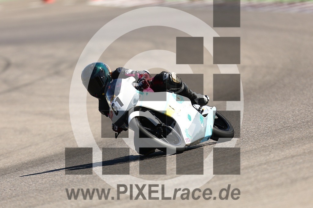 0081-20260426_01464 | Schöne Erinnerungen an spannende Momente - das festzuhalten ist unser Job. PIXELrace.de ist seit 2003 auf den Rennstrecken Europas unterwegs um die Action draußen beim Fahren und die wunderbare Stimmung imm Fahrerlager für euch einzufangen.
