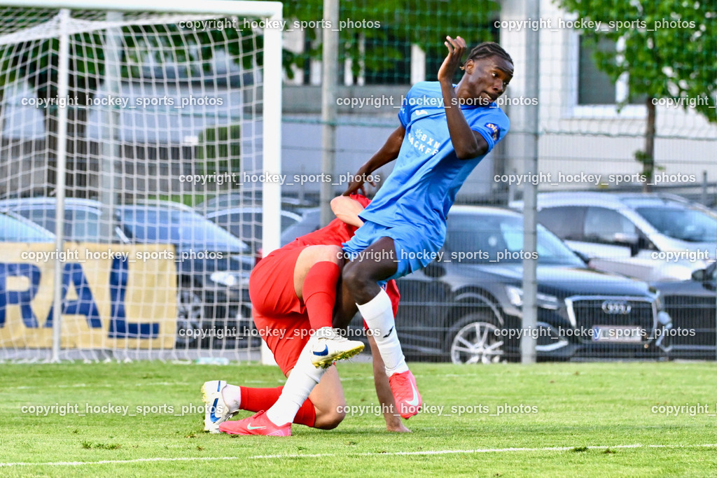 SAK vs. SC ST. Veit | #8 Issa Diakite SAK, #50 Davor Ponjavic SC St.Veit, SAK vs. SC ST. Veit, SAK vs. SC ST. Veit am 30.04.2025 in Klagenfurt (Sportpark Welzenegg), Austria, (Photo by Bernd Stefan)