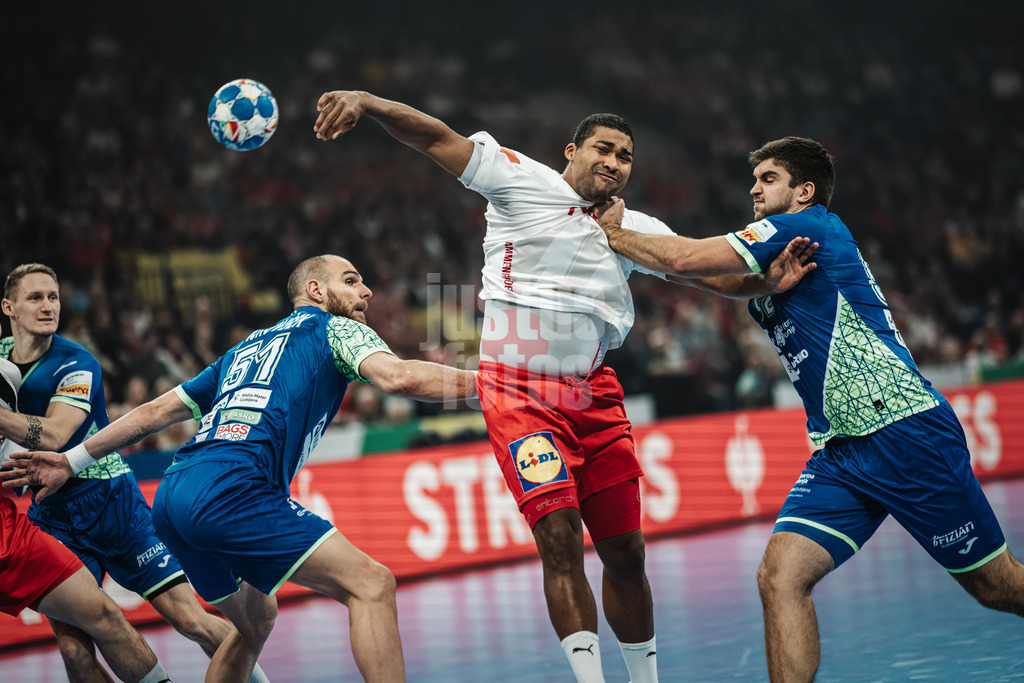 Handball | Herren | EHF EURO 2024 | European Championshop Men 2024 Final Tournament | Slowenien vs. Dänemark | 23.01.2024 | Mads Mensah Larsen (#22, Dänemark, DEN) wirft