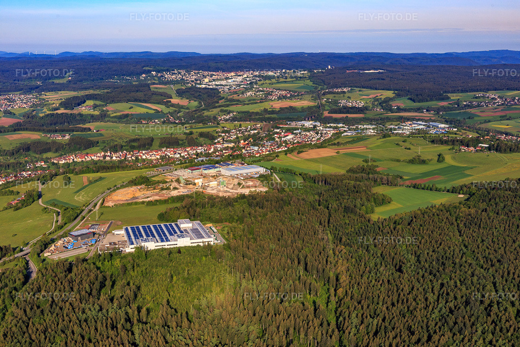 Luftbild: Ortsansicht aus Osten mit Weinmann Aach AG in Dornstetten im Bundesland Baden-Württemberg in Deutschland. – Foto: IMG_114369.jpg vom 30.05.2019 durch Werner Riehm/FLY-FOTO.de – Auflösung des Originals: 5472 x 3648 px – Weinmann Aach – Stahl, Edelstahl & Aluminium in BW