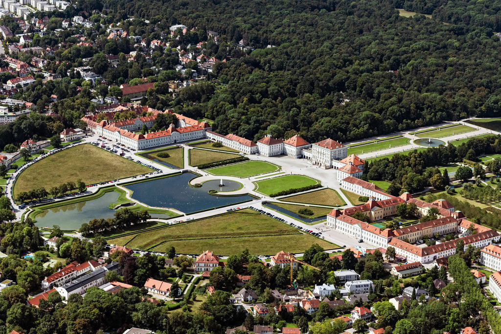 dr__0031272.jpg | MüNCHEN 09.08.2019 Gebäude und Schloßpark- Anlagen des Schloss Nymphenburg im Stadtteil Neuhausen-Nymphenburg in München im Bundesland Bayern. // Building and Castle Park Castle Nymphenburg im Stadtteil Neuhausen-Nymphenburg in Munich in the state Bavaria. Foto: Daniel Reiter