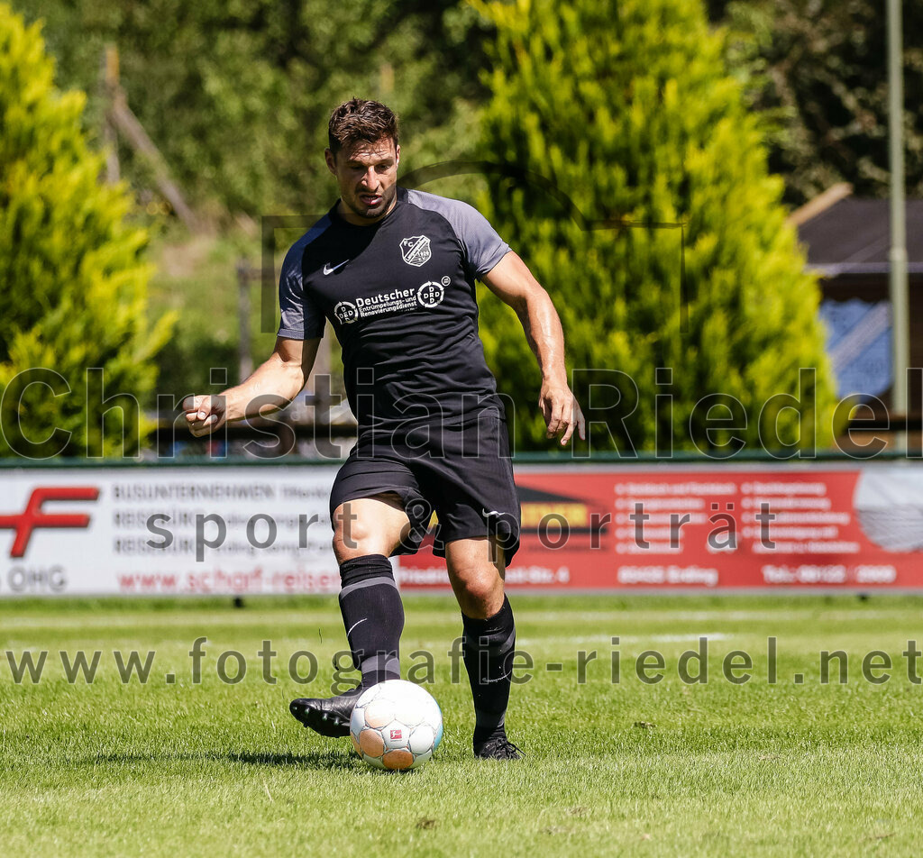 2023-08-12_031_FC_Langengeisling_gegen_ESV_Freilassing | Erding, Deutschland, 12.08.2023:
Fußball, Bezirksliga Oberbayern Ost 2023 / 2024, 4. Spieltag, FC Langengeisling gegen ESV Freilassing, Endergebnis: 2:1

Andreas Buchberger (FC Langengeisling, #5)

Foto: Christian Riedel / fotografie-riedel.net