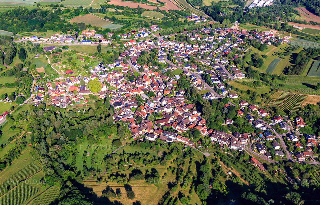 Luftbild: Ortsansicht aus Osten im Ortsteil Schmieheim in Kippenheim im Bundesland Baden-Württemberg in Deutschland. Foto: IMG_147738.jpg vom 30.05.2025 durch Werner Riehm/FLY-FOTO.de