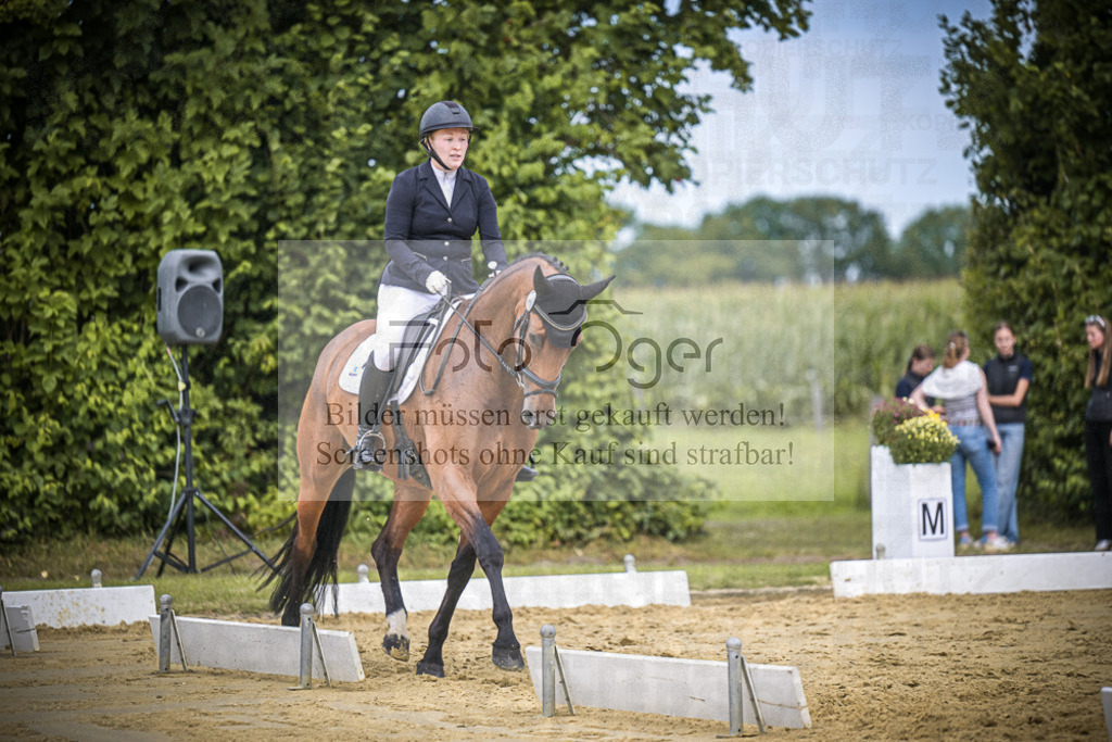 DOS_3715 | Entdecke hochwertige Reitturnierfotos von Foto Oger. Professionell, emotional und authentisch – jetzt Lieblingsmomente im Shop bestellen.Deutschlandweite Turnierfotografie. - Realisiert mit Pictrs.com