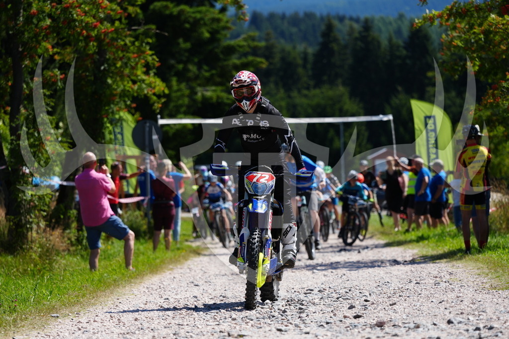 FC101241 | Fotogalerie der Treibjagd im Dunkelwald - Dein MTB Etappenrennen im Erzgebirge - Realisiert mit Pictrs.com
