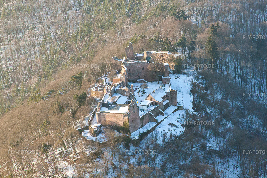 Winterlich schneebedeckte Ruine und Mauerreste der ehemaligen Burganlage  Burgruine Madenburg | Luftbild: Winterlich schneebedeckte Ruine und Mauerreste der ehemaligen Burganlage  Burgruine Madenburg in Eschbach im Bundesland Rheinland-Pfalz in Deutschland. Foto: IMG_24485.jpg vom 16.02.2010 durch Werner Riehm/FLY-FOTO.de - Realisiert mit Pictrs.com