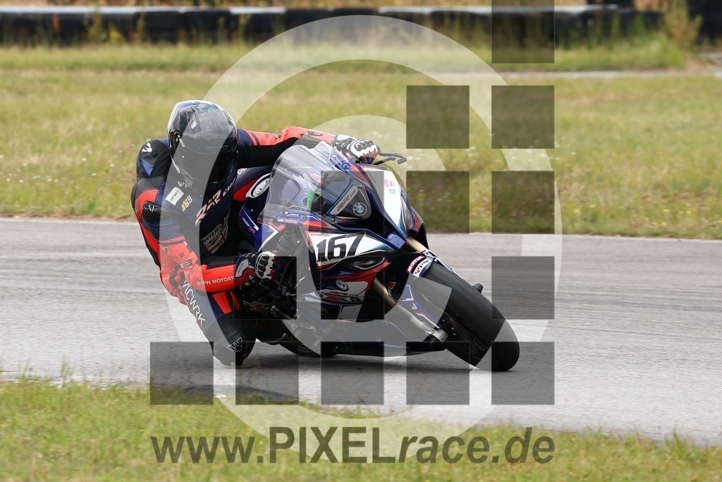 0167-20240803_02652 | Schöne Erinnerungen an spannende Momente - das festzuhalten ist unser Job. PIXELrace.de ist seit 2003 auf den Rennstrecken Europas unterwegs um die Action draußen beim Fahren und die wunderbare Stimmung imm Fahrerlager für euch einzufangen.