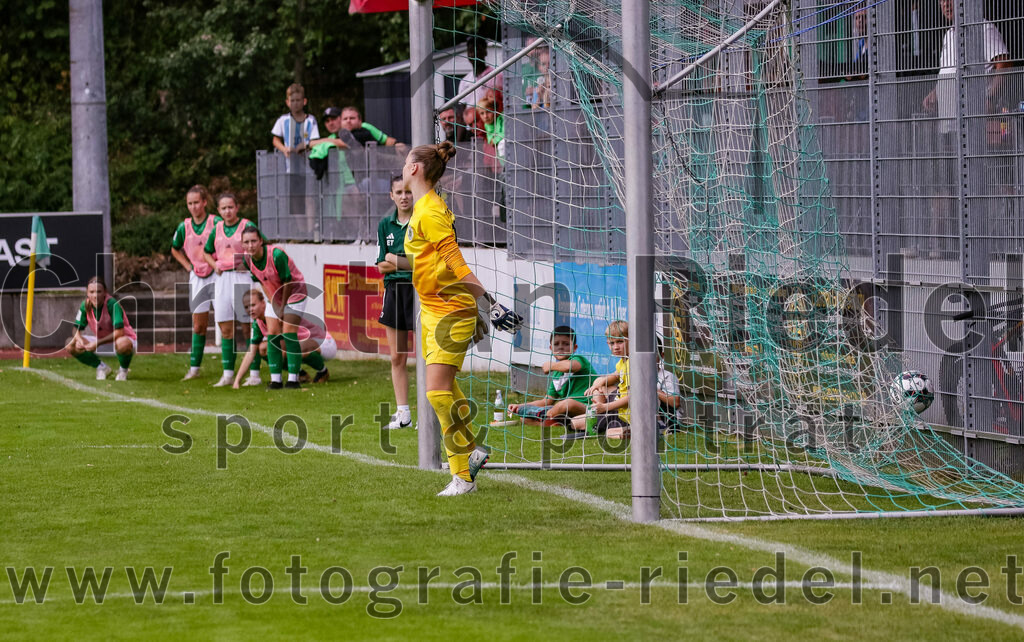 2023-10-07_014_FC_Forstern_gegen_Karlsruher_SC | Forstern, Deutschland, 07.10.2023:
Fußball, B-Juniorinnen-Bundesliga Süd 2023 / 2024, 4. Spieltag, FC Forstern gegen Karlsruher SC, Endergebnis: 1:1

Torfrau Hannah Eifler (FC Forstern, #22)

Foto: Christian Riedel / fotografie-riedel.net