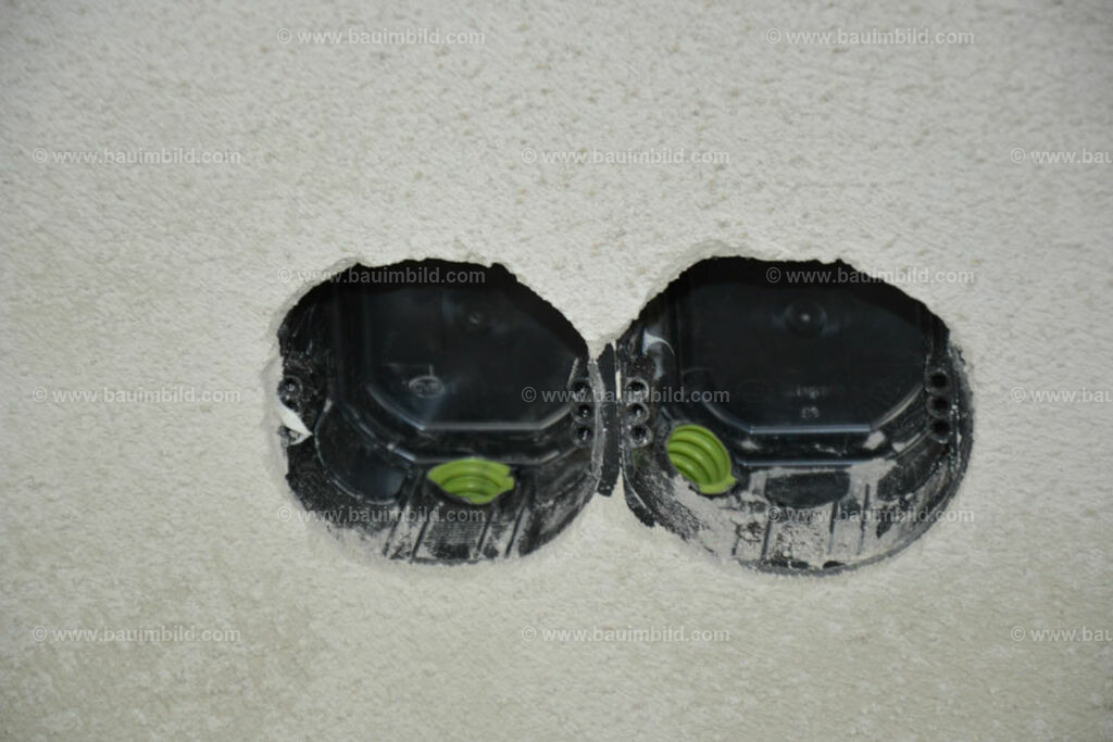 bib-lg17-elektroinstallation-0201 | Nach LV-Leistungsgruppen sortierte Detailfotos über den Bau eines Hauses. Alle Hausbau-Bilder direkt vom Urheber und Autor der Website Haus-Selber-Bauen.com