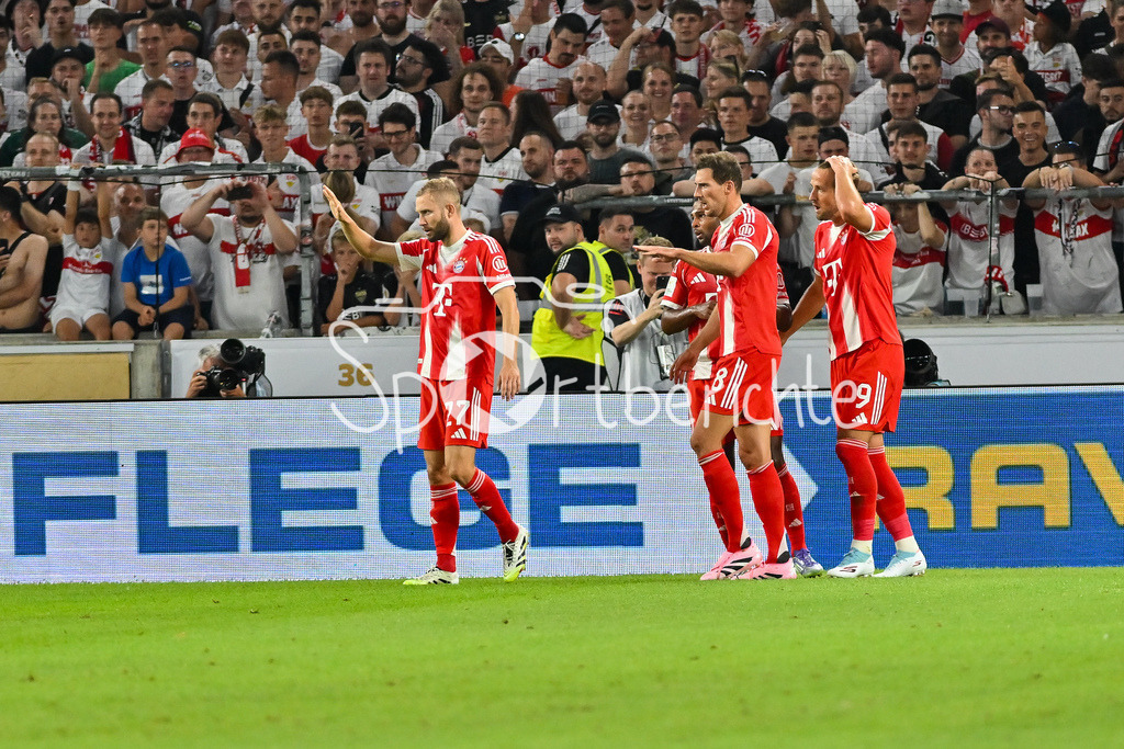 VfB Stuttgart - FC Bayern München | Jubel nach dem Treffer zum 0-1 durch Harry KANE (FC Bayern Muenchen 9) / Tor / Torschuetze / Freude / Happy / Franz-Beckenbauer Supercup: VfB Stuttgart - FC Bayern München; MHP Arena am 16.08.2025