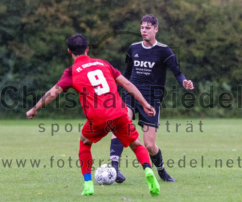 2023-08-27_074_TSV_Steinhoering_gegen_FC_Ebersberg | Steinhöring, Deutschland, 27.08.2023:
Fußball, Kreisklasse 2023 / 2024, 2. Spieltag, TSV Steinhöring gegen FC Ebersberg, Endergebnis: 2:0

Tim Michel (FC Ebersberg, #9), Sebastian Lang (TSV Steinhöring, #5)

Foto: Christian Riedel / fotografie-riedel.net