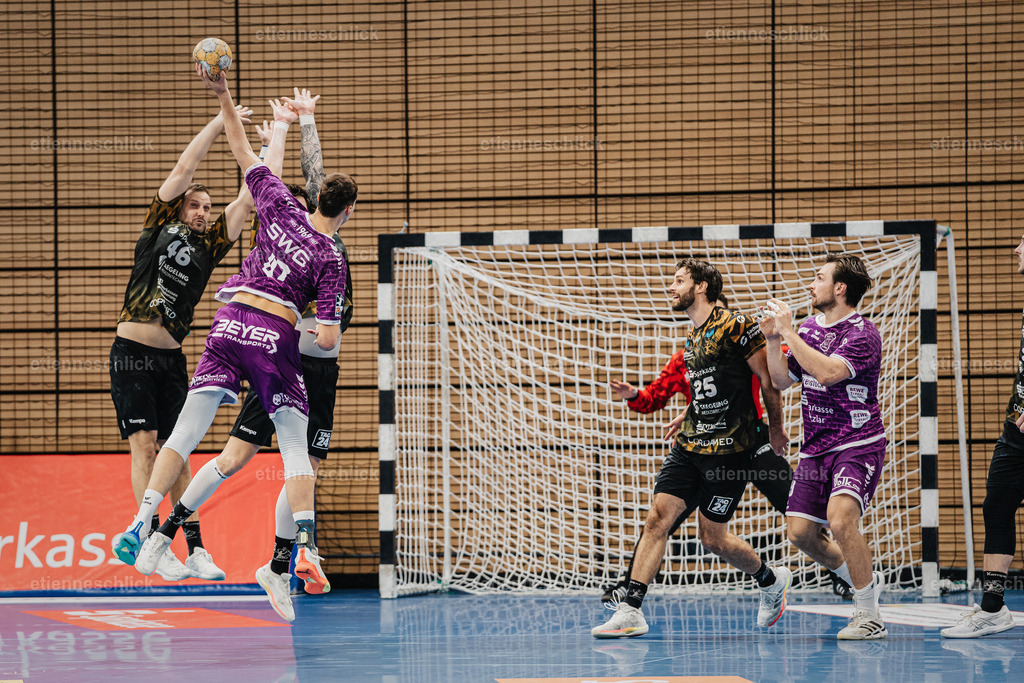 HC Elbflorenz 2006 - TV 05/07 Hüttenberg, 2. Handball-Bundesliga, 6. Spieltag | Im Bild: Angriff durch TV 05/07 HÜTTENBERG auf das Tor von HC ELBFLORENZ DRESDEN04.10.2026, HC Elbflorenz 2006 - TV 05/07 Hüttenberg, 2. Handball-Bundesliga, 6. Spieltag, Deutschland, Dresden, BallsportArena Dresden