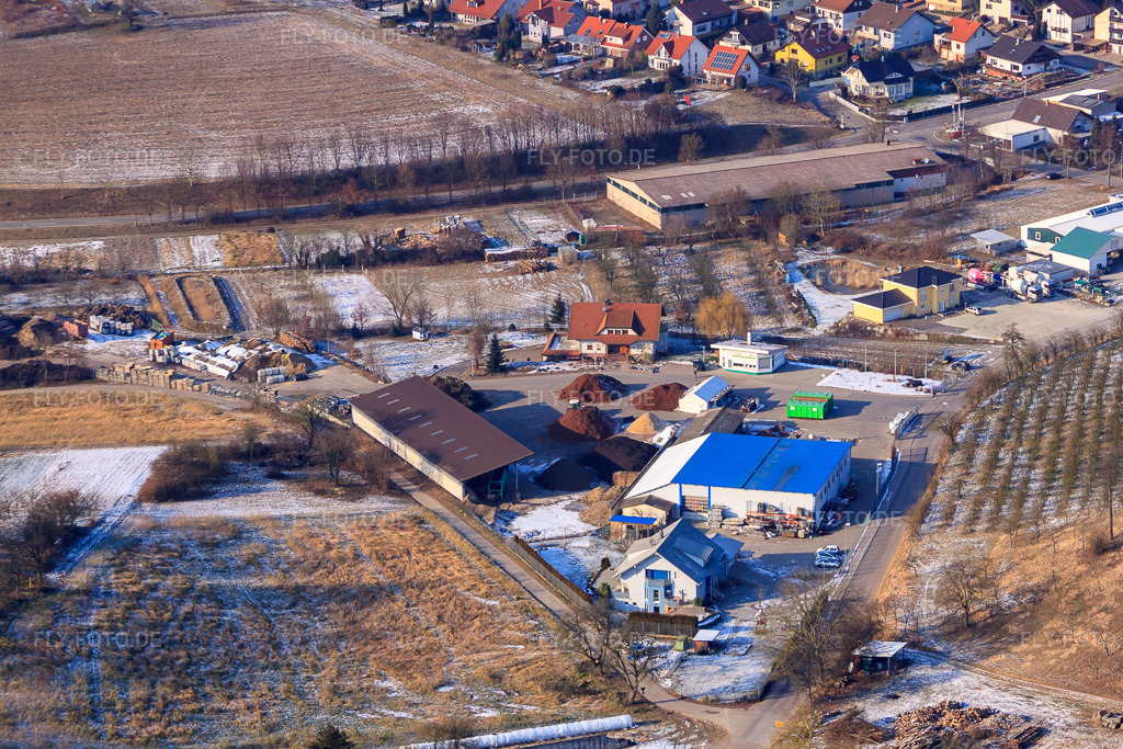 Luftbild: Im See mit Glasbar und Kompostwerk Frank GmbH im Ortsteil Neuenbürg in Kraichtal im Bundesland Baden-Württemberg in Deutschland. Foto: IMG_48708.jpg vom 06.02.2012 durch Werner Riehm/FLY-FOTO.deAuflösung des Originals: 4752 x 3168 pxWWW.GLASBAR.DE
