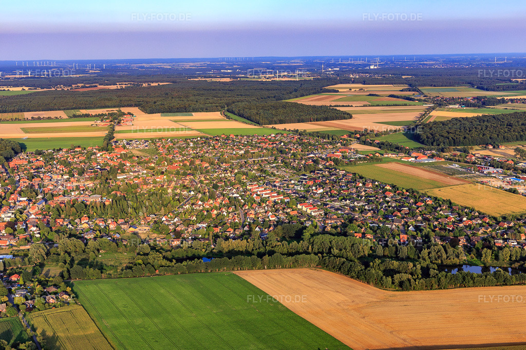 Luftbild: Ortsansicht aus Westen im Ortsteil Altenebstorf in Ebstorf im Bundesland Niedersachsen in Deutschland. Foto: IMG_110078.jpg vom 16.08.2018 durch Werner Riehm/FLY-FOTO.de