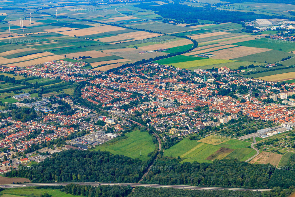 Luftbild: Stadtansicht von Südosten in Kandel im Bundesland Rheinland-Pfalz in Deutschland. Foto: IMG_33489.jpg vom 05.09.2010 durch Werner Riehm/FLY-FOTO.de