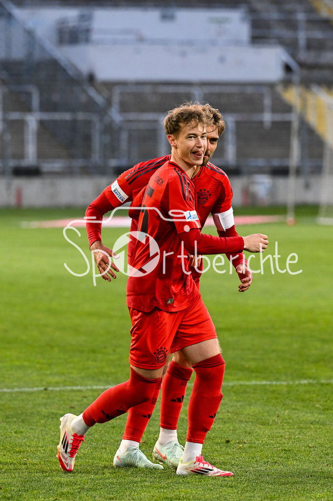 FC Bayern Amateure - Türkgücü München | Wieder zurueck auf em Platz - Moritz MOSANDL (FC Bayern Muenchen II 15) / Einzelfoto / Freisteller / Regionalliga Bayern: FC Bayern Muenchen II - Tuerkguecue Muenchen, Gruenwalder Stadion am 09.05.2025
