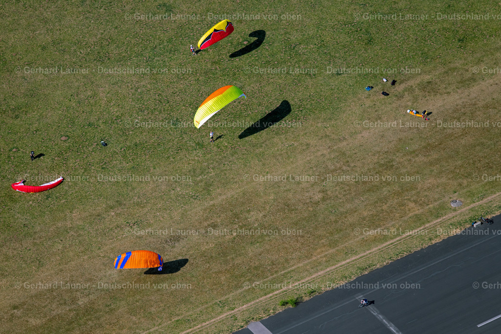 4025106 | Freizeitgestaltung, Paragliding im Landschaftspark Hachinger Tal, Neubiberg, München