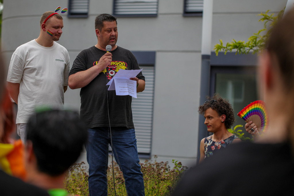 CSD_Moers_190725_136 | Bildergalerie von Sport-Ereignissen aber auch von weiteren spannenden Dingen - nicht nur vom Niederrhein. In Anlehnung an den bekannten Spruch von Hanns Dieter Hüsch heißt das Motto: "Niederrhein ist überall".  - Realisiert mit Pictrs.com