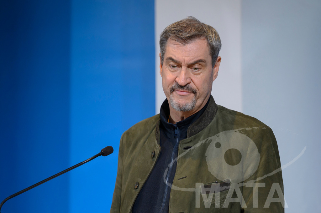 _DW04848 | Bayerns Ministerpräsident Markus Söder (CSU) bei einer Pressekonferenz im Lokschuppen. Rosenheim, 02.12.2025 Bayern Deutschland - Realized with Pictrs.com
